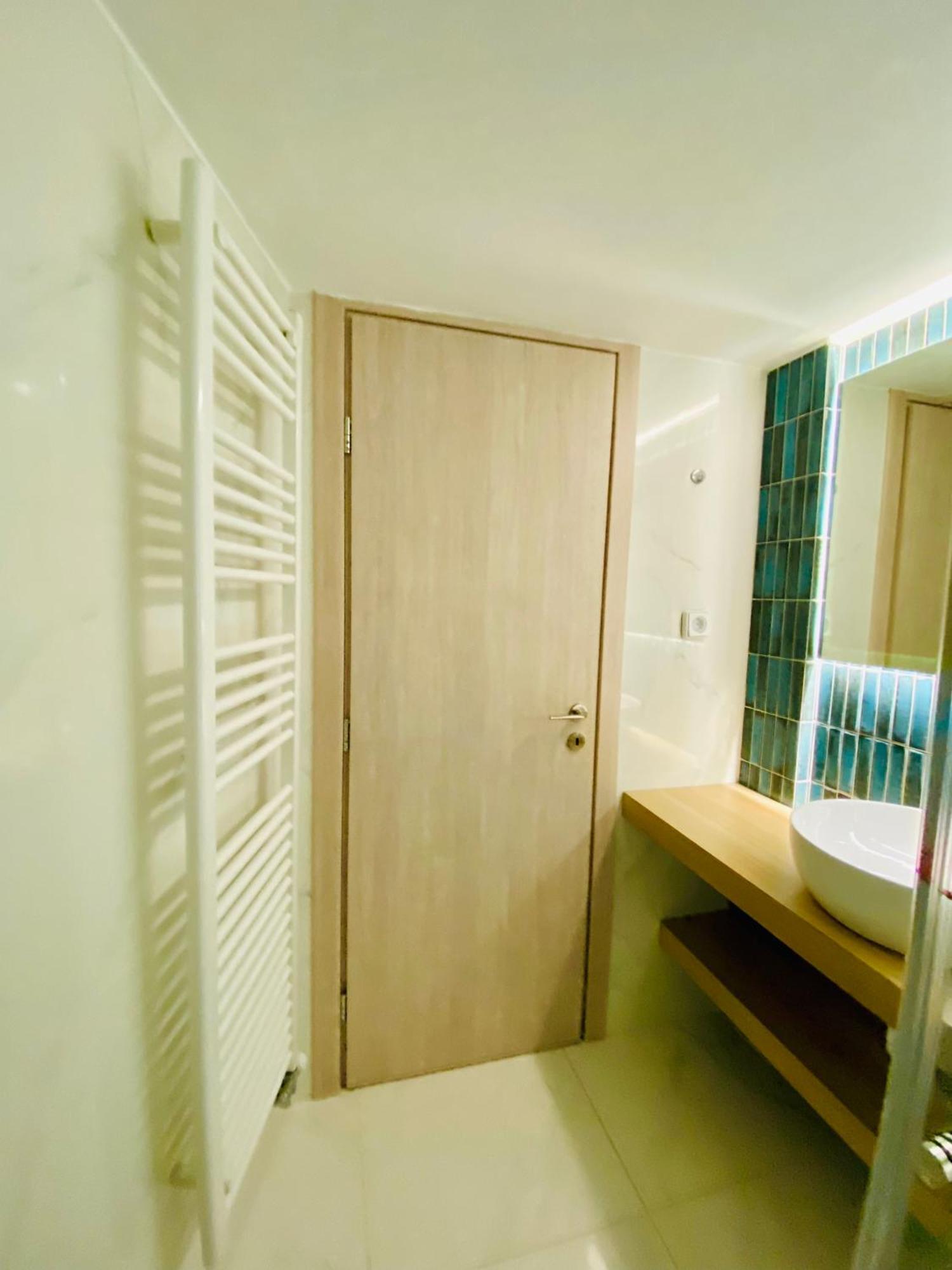 Antinoros Inn, Stylish Apartment,3' To Metro Atenas Exterior foto